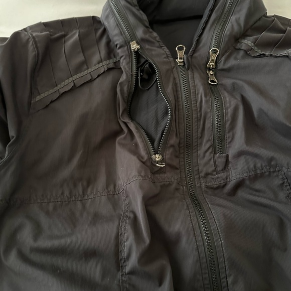 Lululemon Spring Forward Jacket
Black / Sea Stripe Reflective Black / Black - Picture 8 of 10